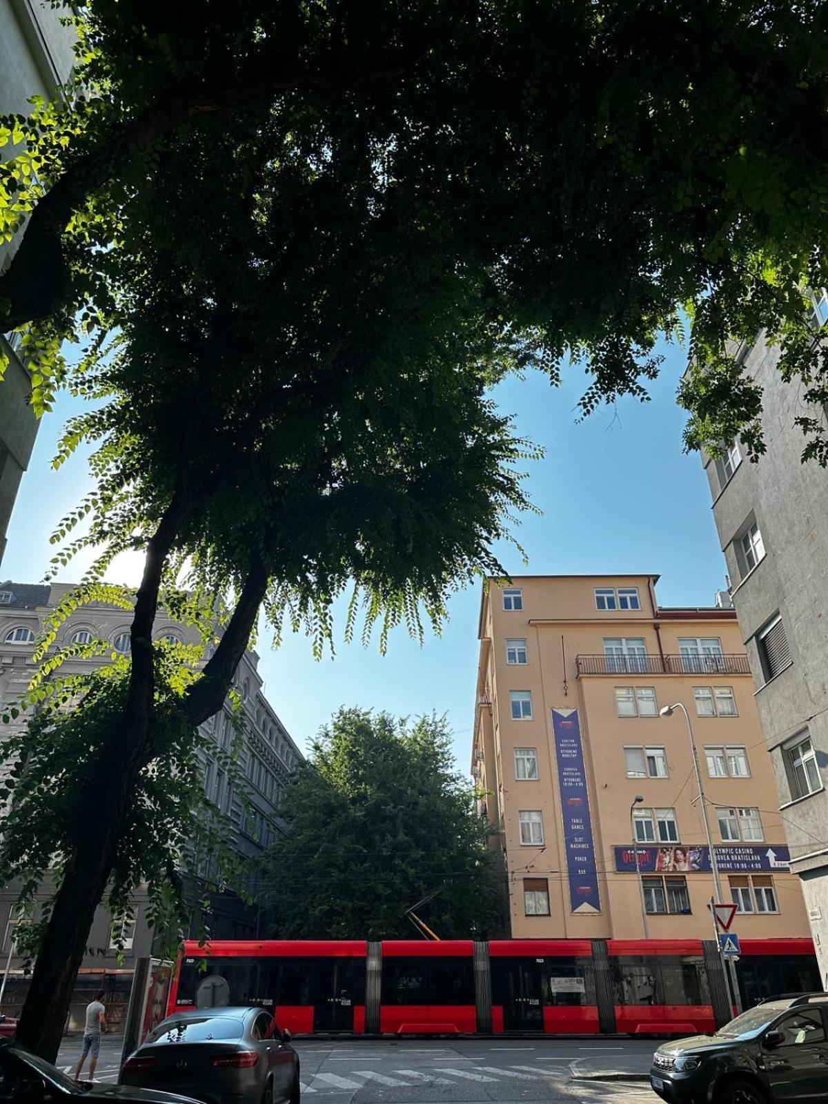 布拉迪斯拉发Urban Zenhouse No.2 - Breakfast Included公寓 外观 照片
